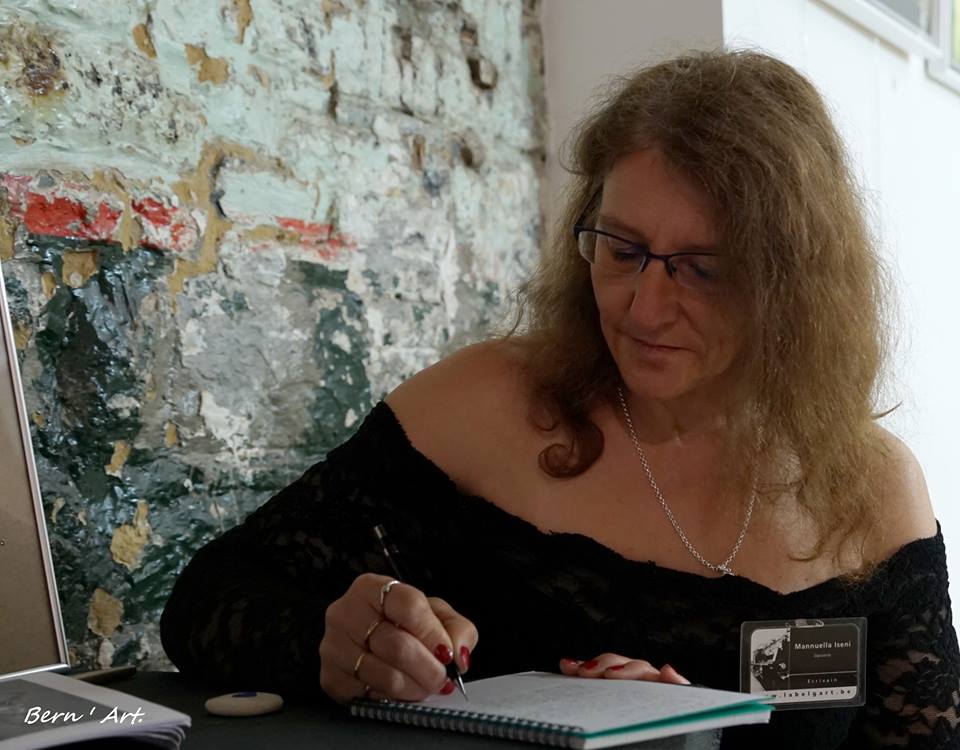 Mannuella Iseni : poétesse … écrivain … chroniqueuse à Info Lux